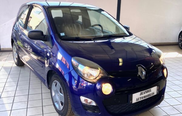 RENAULT Twingo II 1.0 16v 75 cv Night&Day (faibles kms)